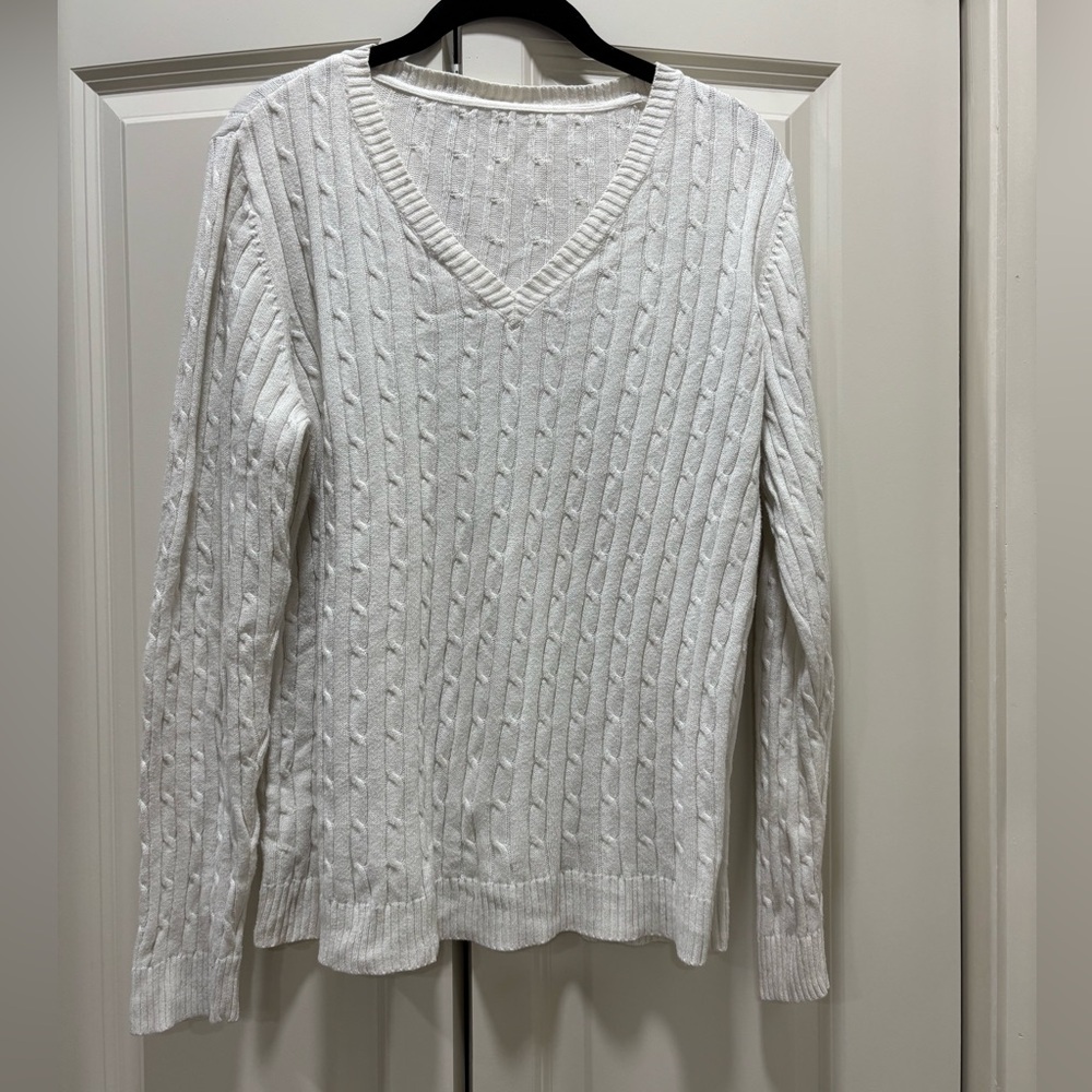 Source Unknown V-Neck White Sweater 100% Cotton.